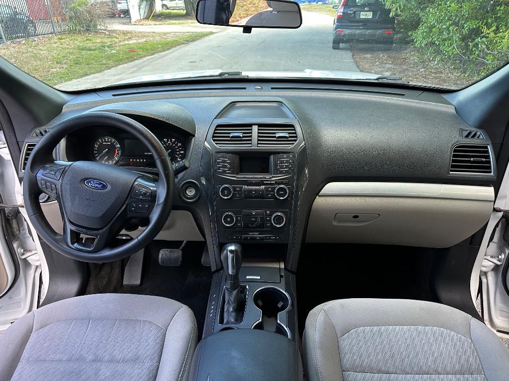 2018 Ford Explorer Base - Photo 10