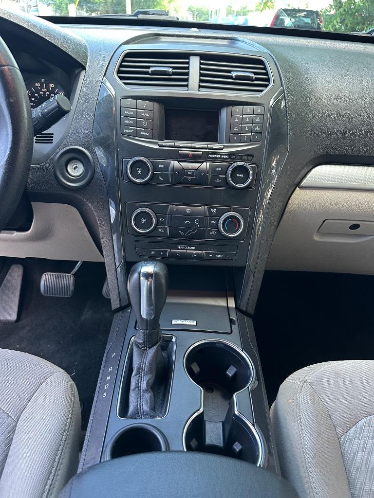 2018 Ford Explorer Base - Photo 11