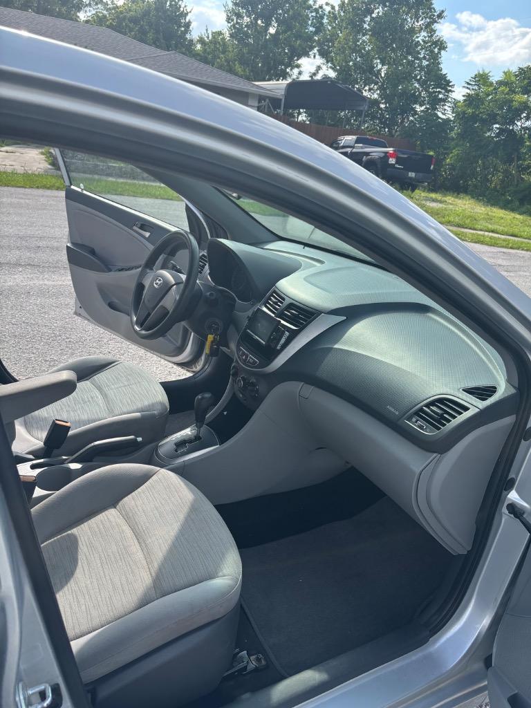 2016 Hyundai Accent SE - Photo 10