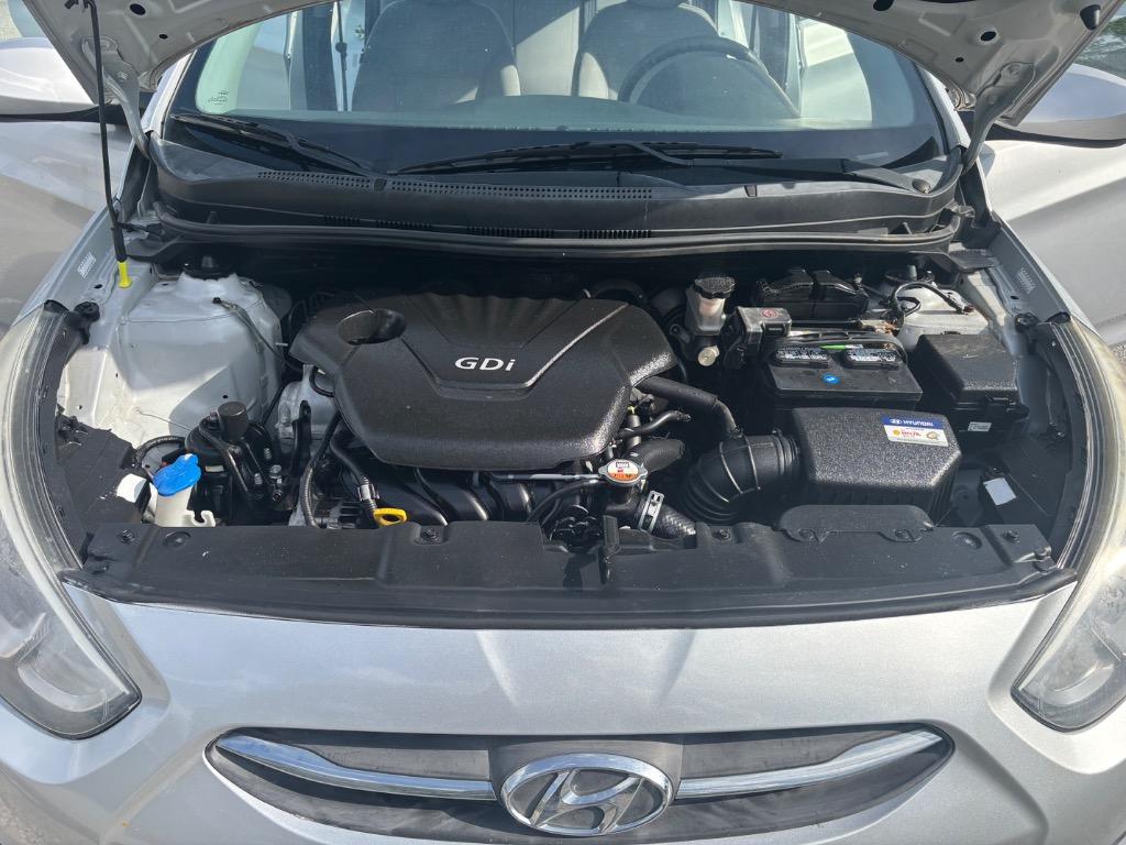 2016 Hyundai Accent SE - Photo 14