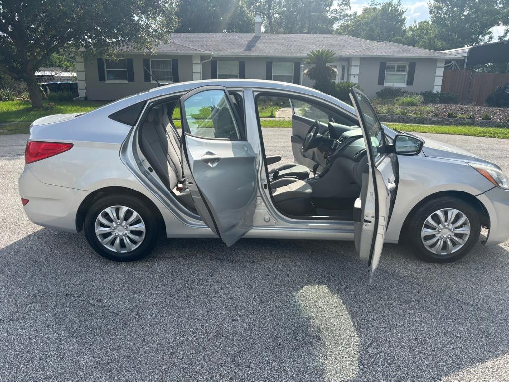 2016 Hyundai Accent SE - Photo 12