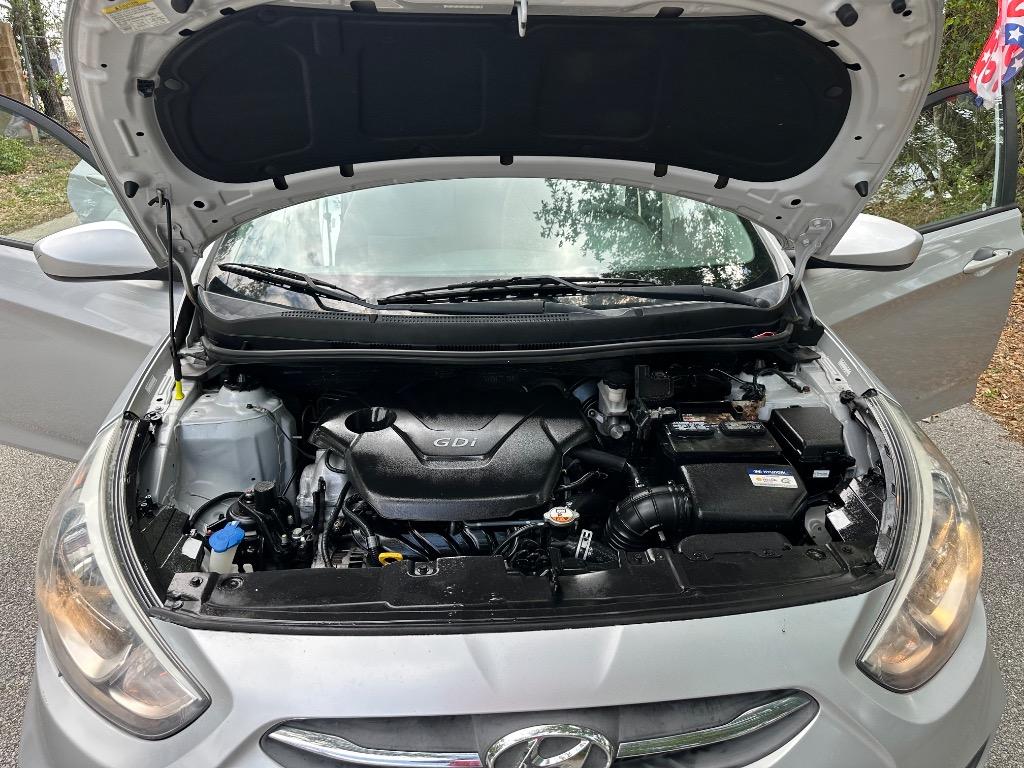 2016 Hyundai Accent SE - Photo 16