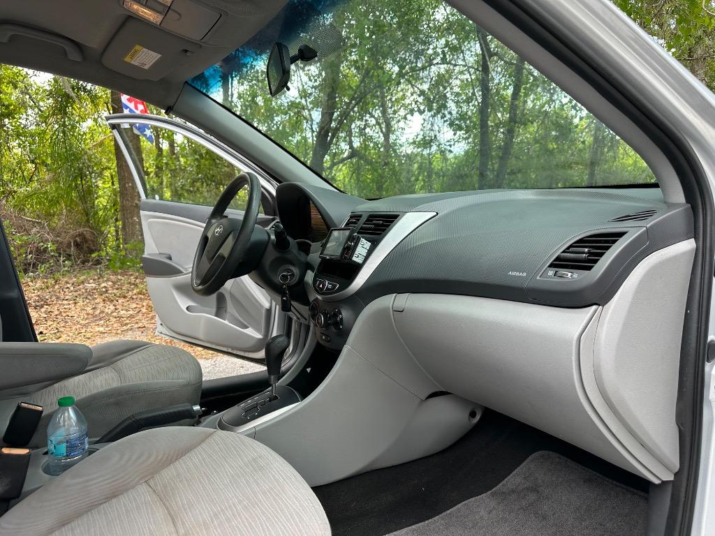 2016 Hyundai Accent SE - Photo 11