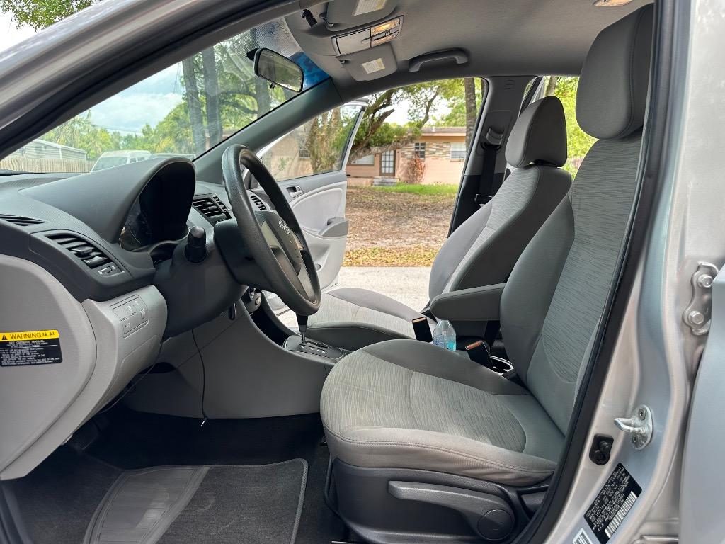 2016 Hyundai Accent SE - Photo 12