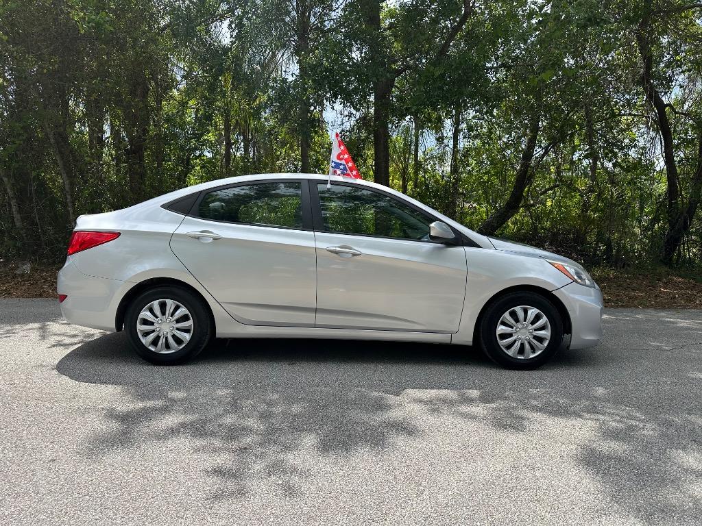 2016 Hyundai Accent SE - Photo 8