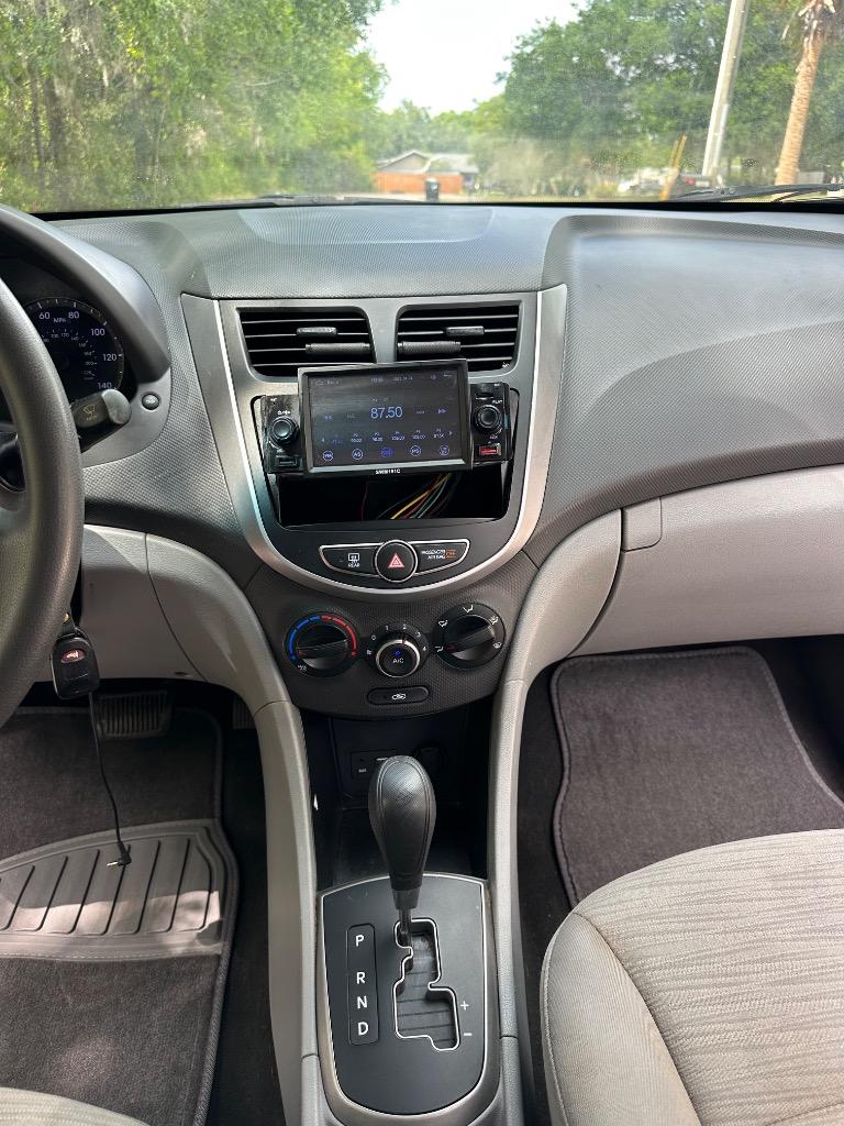 2016 Hyundai Accent SE - Photo 10