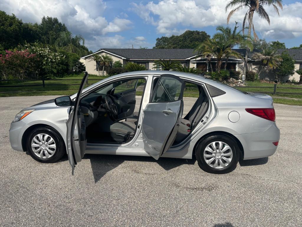 2016 Hyundai Accent SE - Photo 13